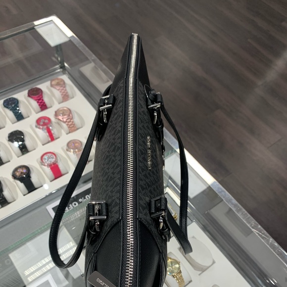 Michael Kors Purse - Picture 6 of 10